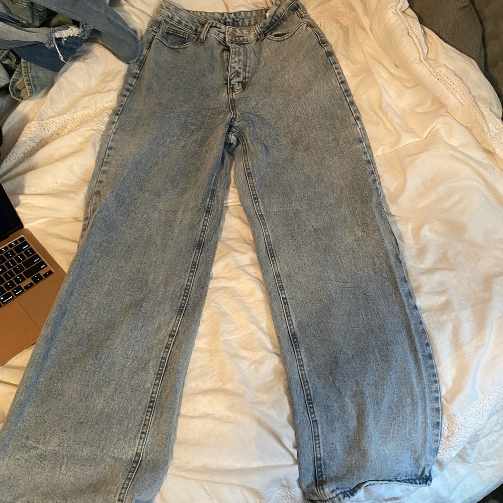 high rise, light wash, straight leg jeans